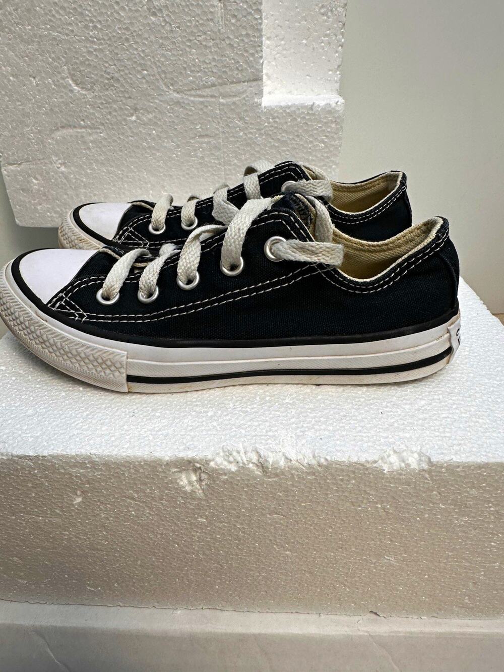 Converse All Star Kid’s Black/White Canvas Low Top Lace-Up Sneakers size 12